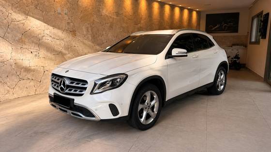 MERCEDES-BENZ GLA 200 1.6 CGI FLEX ADVANCE 7G-DCT